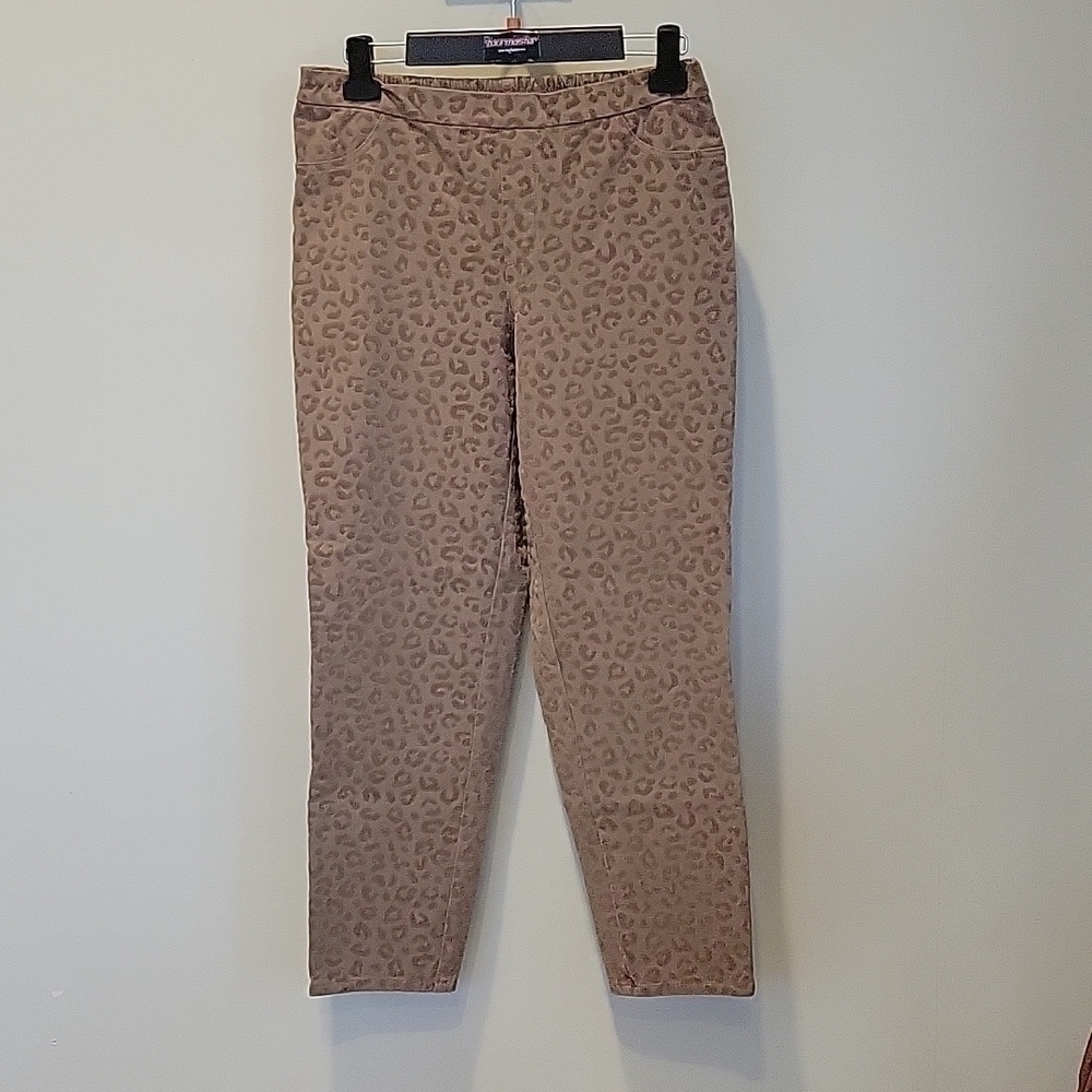 Isaac MIZRAHI LIVE tan pants with fuzzy leopard print design.  Size is 8